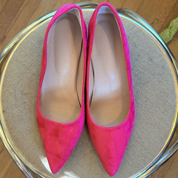 EUC No Brand Fuchsia Suede Pointy-Toe Pumps - 2” heel - Picture 6 of 7